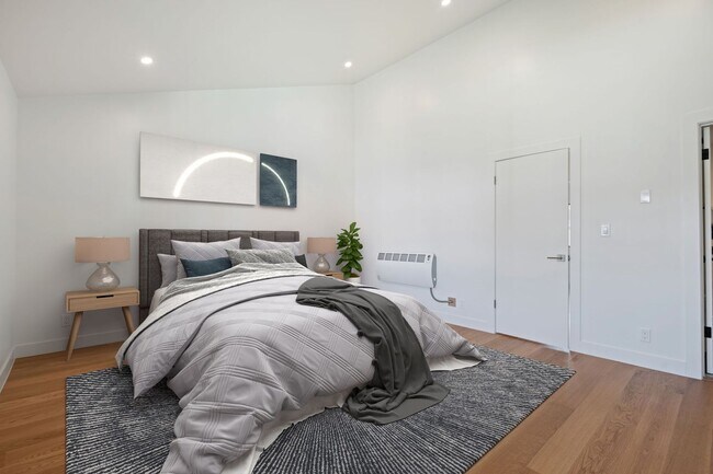 Building Photo - Fully Remodeled 2 Bed, 2 Bath East Beach T...