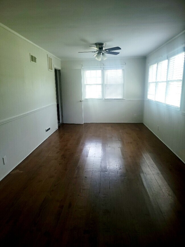 Building Photo - 928 W Lydia Hwy