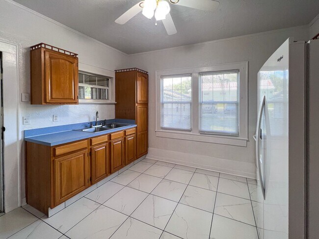 Building Photo - 2277 - McIntosh