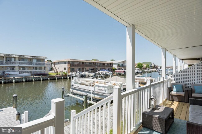 Building Photo - 121 Newport Bay Dr