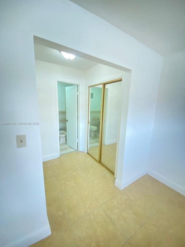 Building Photo - 881 W 37th St