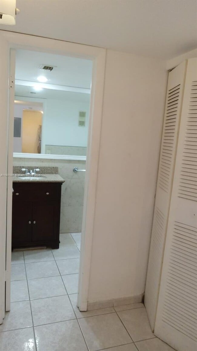 Building Photo - 10801 SW 109th Ct