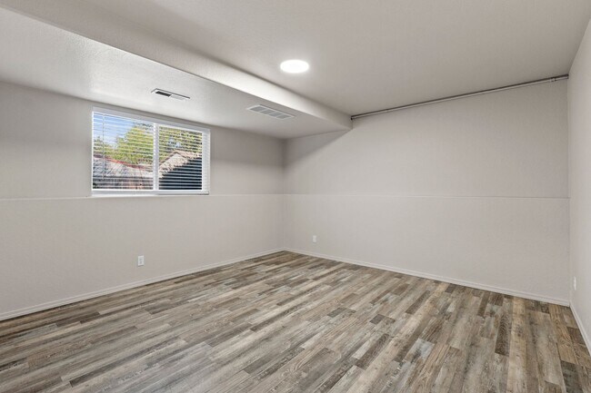 Building Photo - Post Falls ID Multi-Level Home for Rent