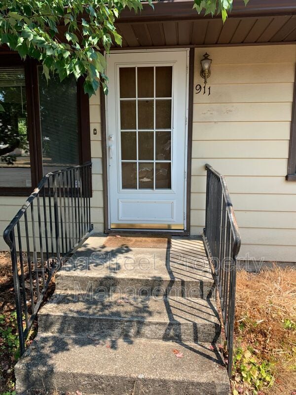 Building Photo - 911 NW 27th St