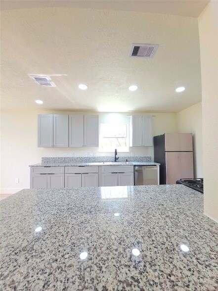 Building Photo - 6706 Dinner Creek Ct