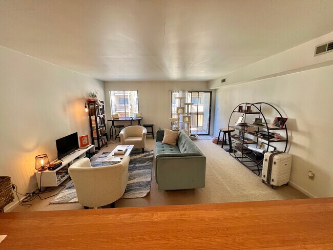 Building Photo - 1002 Linden Ave