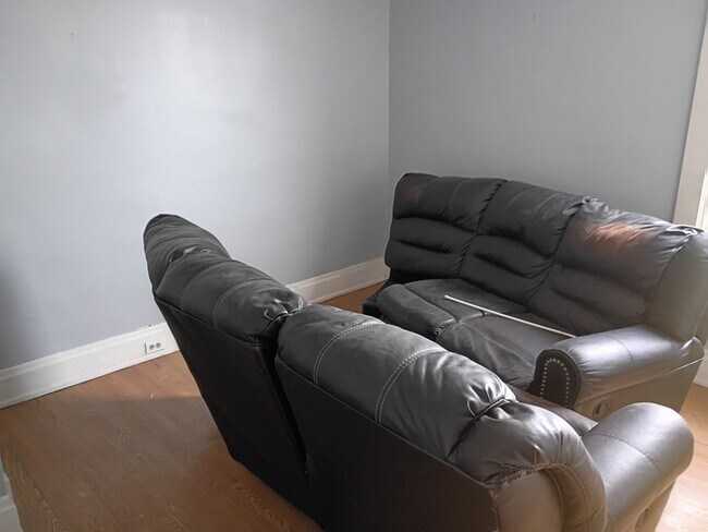 Building Photo - 4618 Sullivan Ave