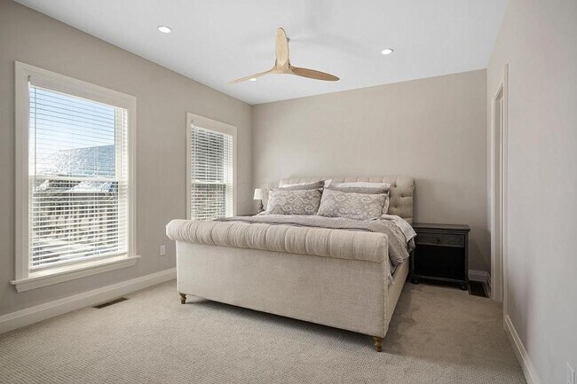 Building Photo - 112 W Starr Ave