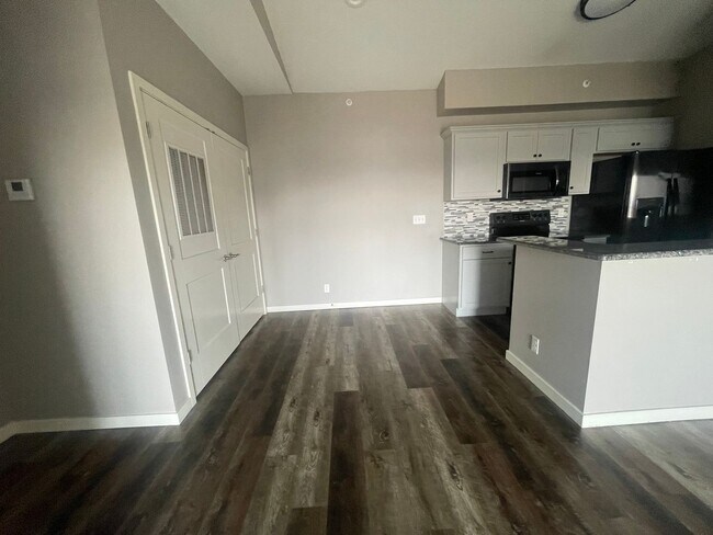 Building Photo - Unfurnished 3 Bedroom 2 Bath  Apartment With Lake-views of Table Rock Lake from each Room