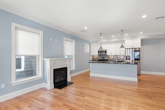 Building Photo - 15 Preble St