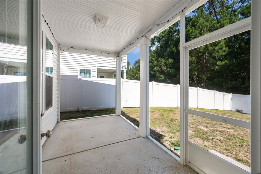 Building Photo - 127 Hawthorne Landing Dr