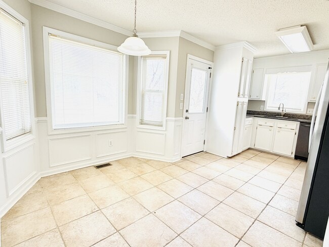 Building Photo - 133 Wildflower Ln