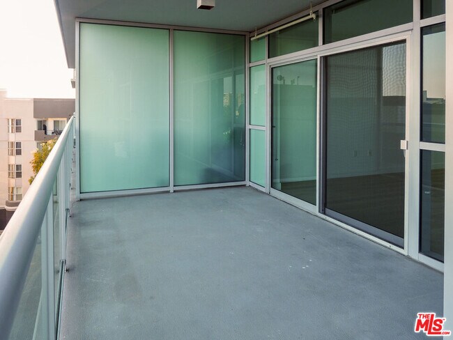 Building Photo - 13700 Marina Pointe Dr