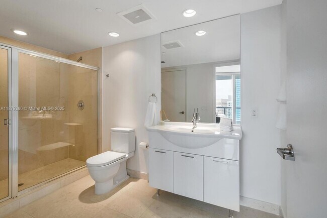 Building Photo - 495 Brickell Ave