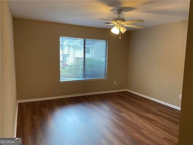 Building Photo - 2207 Surrey Ct