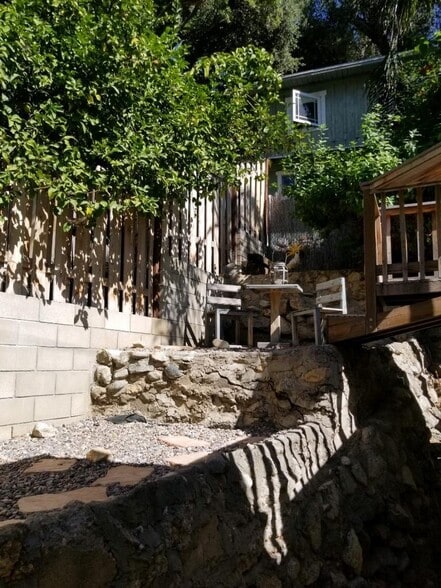 Building Photo - 618 Woodland Dr