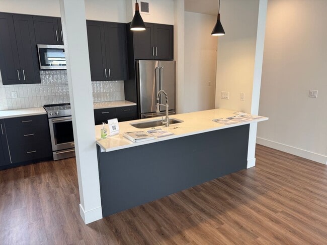 Building Photo - Brand New Modern Home!