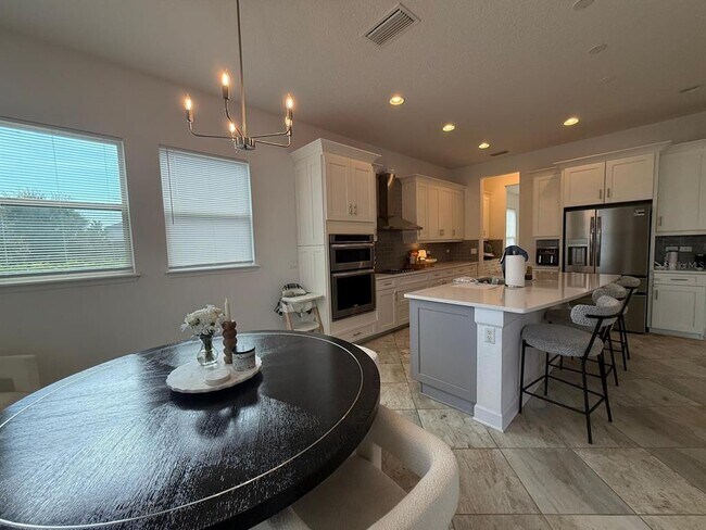 Building Photo - 12913 Utopia Lp