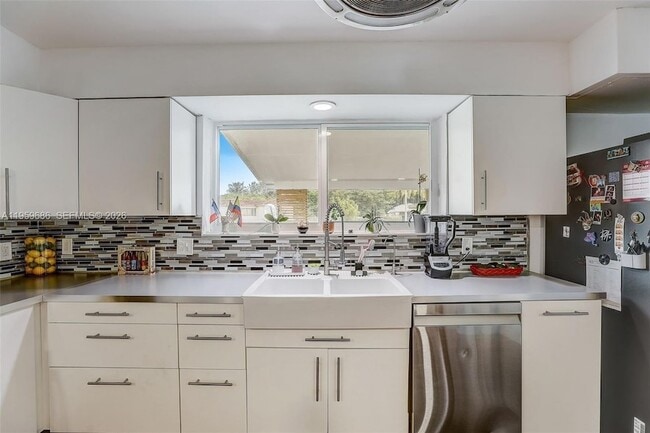 Building Photo - 14530 Garden Dr