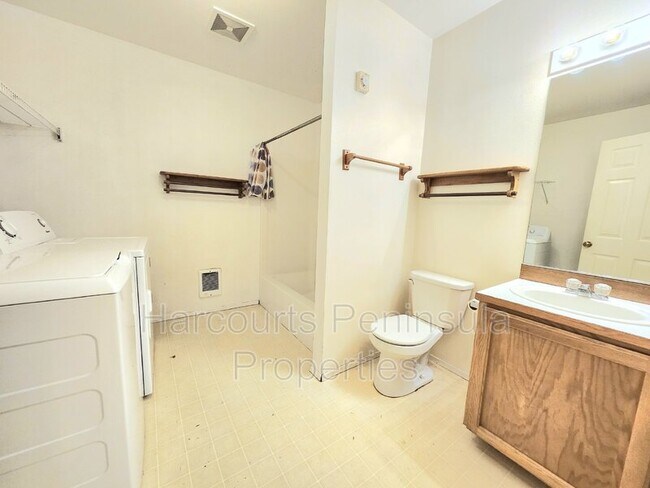 Building Photo - 24550 S Kingston Rd NE