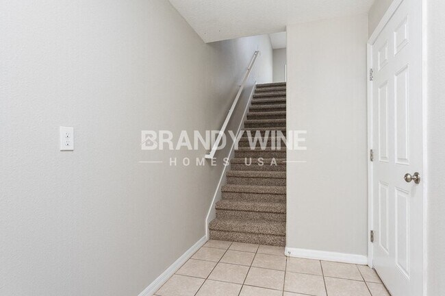 Building Photo - 5637 Mercado Dr