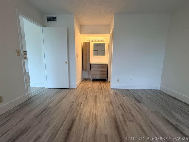 Building Photo - 918 Twin Lakes Dr