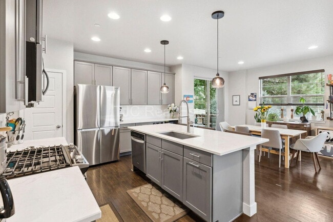 Building Photo - 8890 Yates Dr