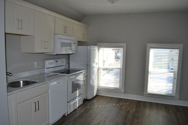 Building Photo - Historic carriage house renovated into a loft apartment! 1 bed 1 bath! Close to downtown