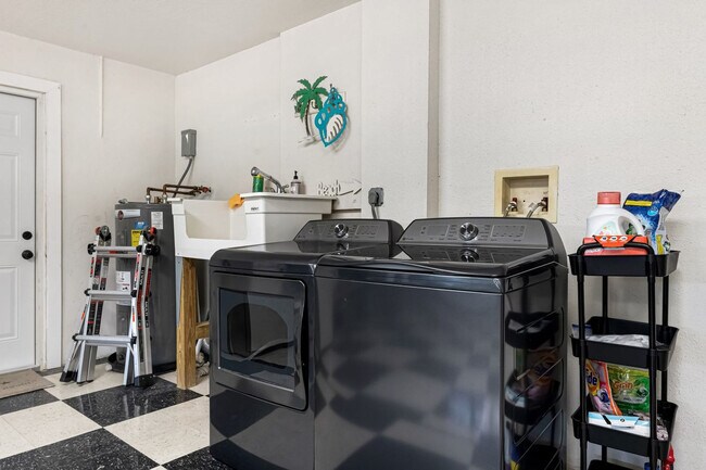 Building Photo - 2543 Sunny Breeze Ave