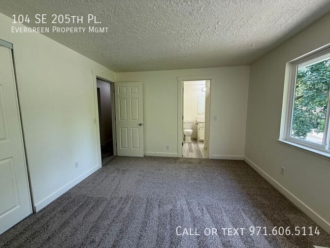 Building Photo - 104 SE 205th Pl