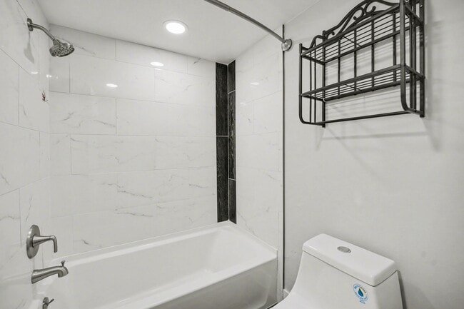 Building Photo - Spacious 1 Bed 1 Bath in the heart of Aurora! LEASING SPECIAL!!