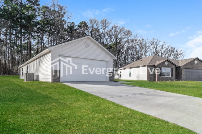 Building Photo - 240 Sarah Alyse Ln