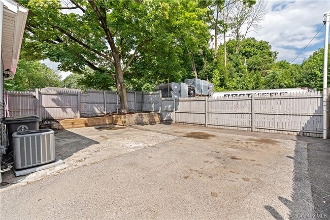 Building Photo - 204 Saw Mill River Rd