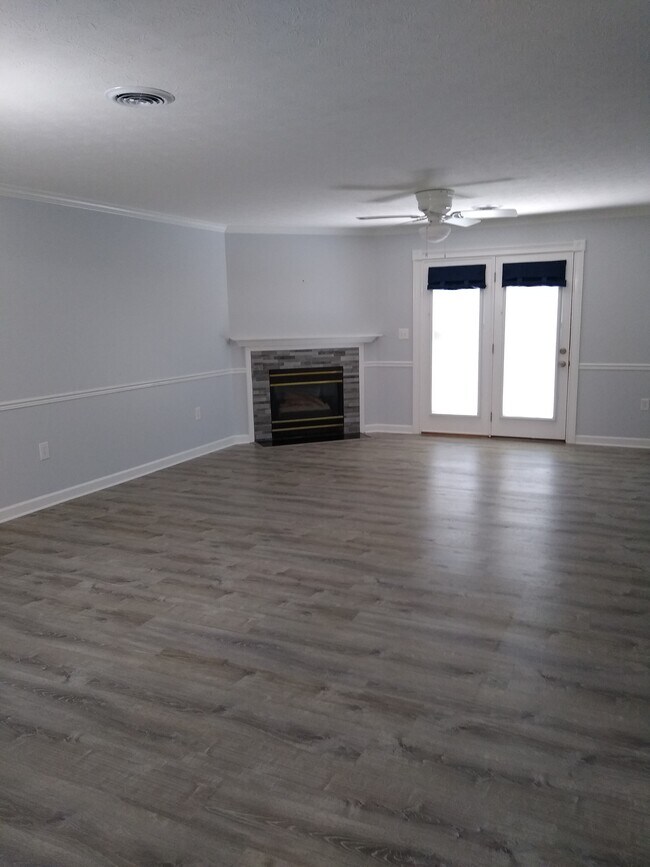 Building Photo - 103 Pinewood Dr