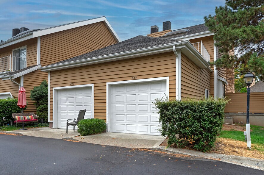 Building Photo - 830 E Pond View Way