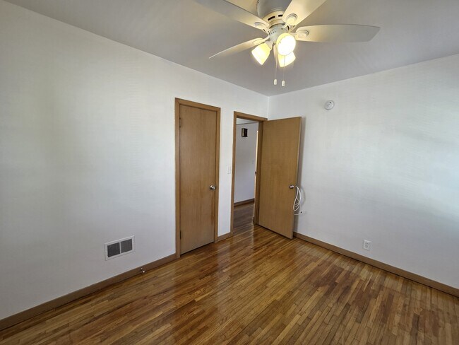 Building Photo - 1025 W 8th St