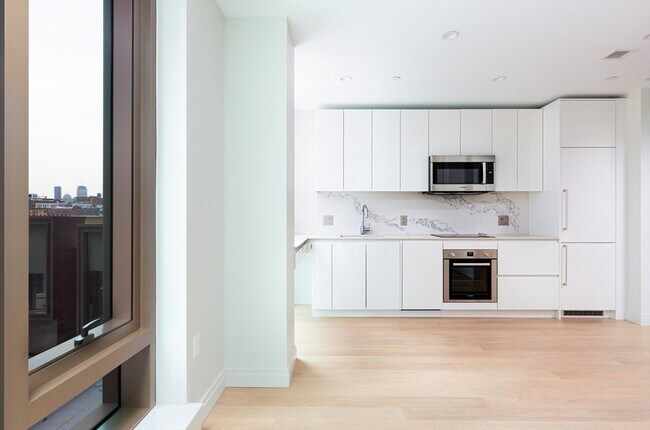 Building Photo - 135 Seaport Blvd