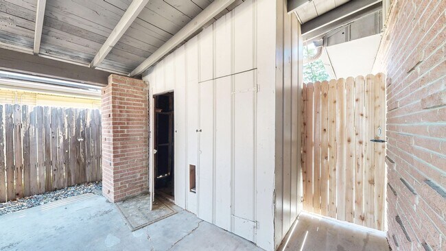 Building Photo - 2220 Ironton St