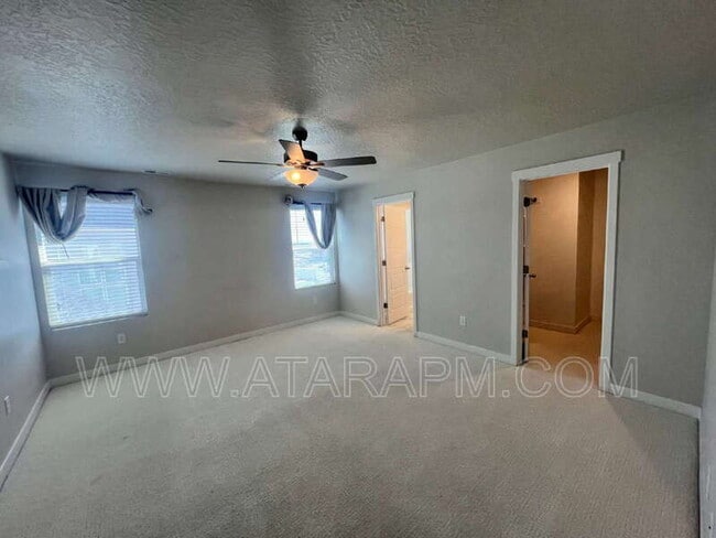 Building Photo - 1754 Oakwood Ln