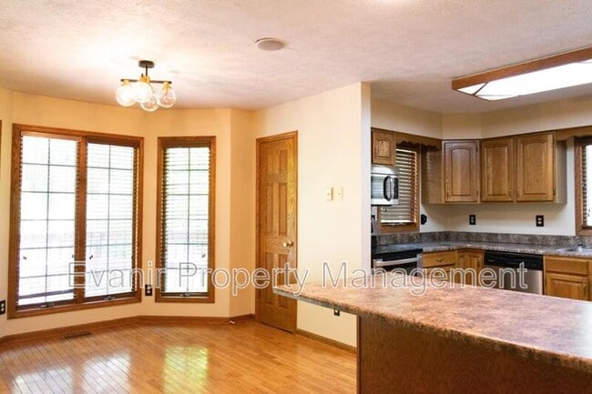 Building Photo - 113 Brittany Ln