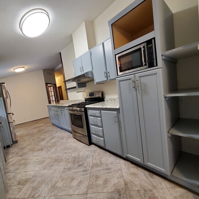 Building Photo - 33161 Geranium Ln