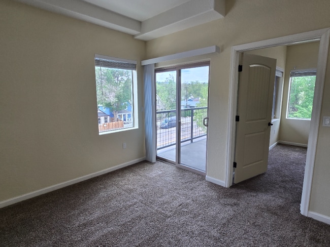 Building Photo - 430 W Pikes Peak Ave