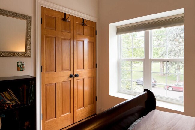 Building Photo - 3209 W Fairview Pl