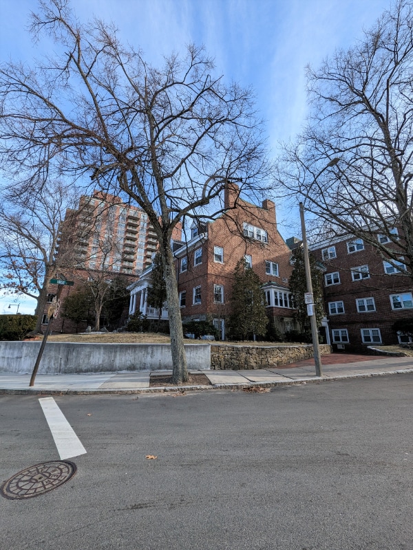 Building Photo - 2018 Commonwealth Ave