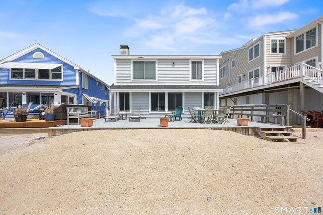 Building Photo - 33 Beach Rd W