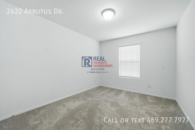 Building Photo - 2422 Arbutus Dr