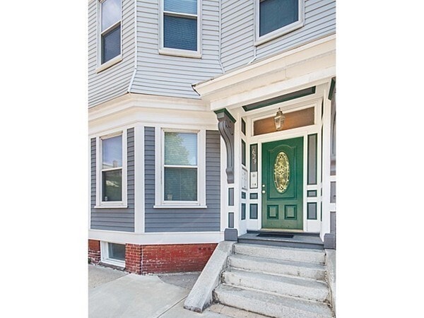 Building Photo - 629 E 6th St