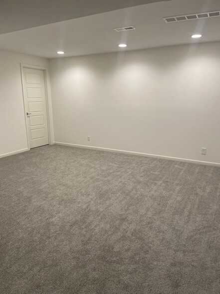 Building Photo - 15801-15813 Riley Street