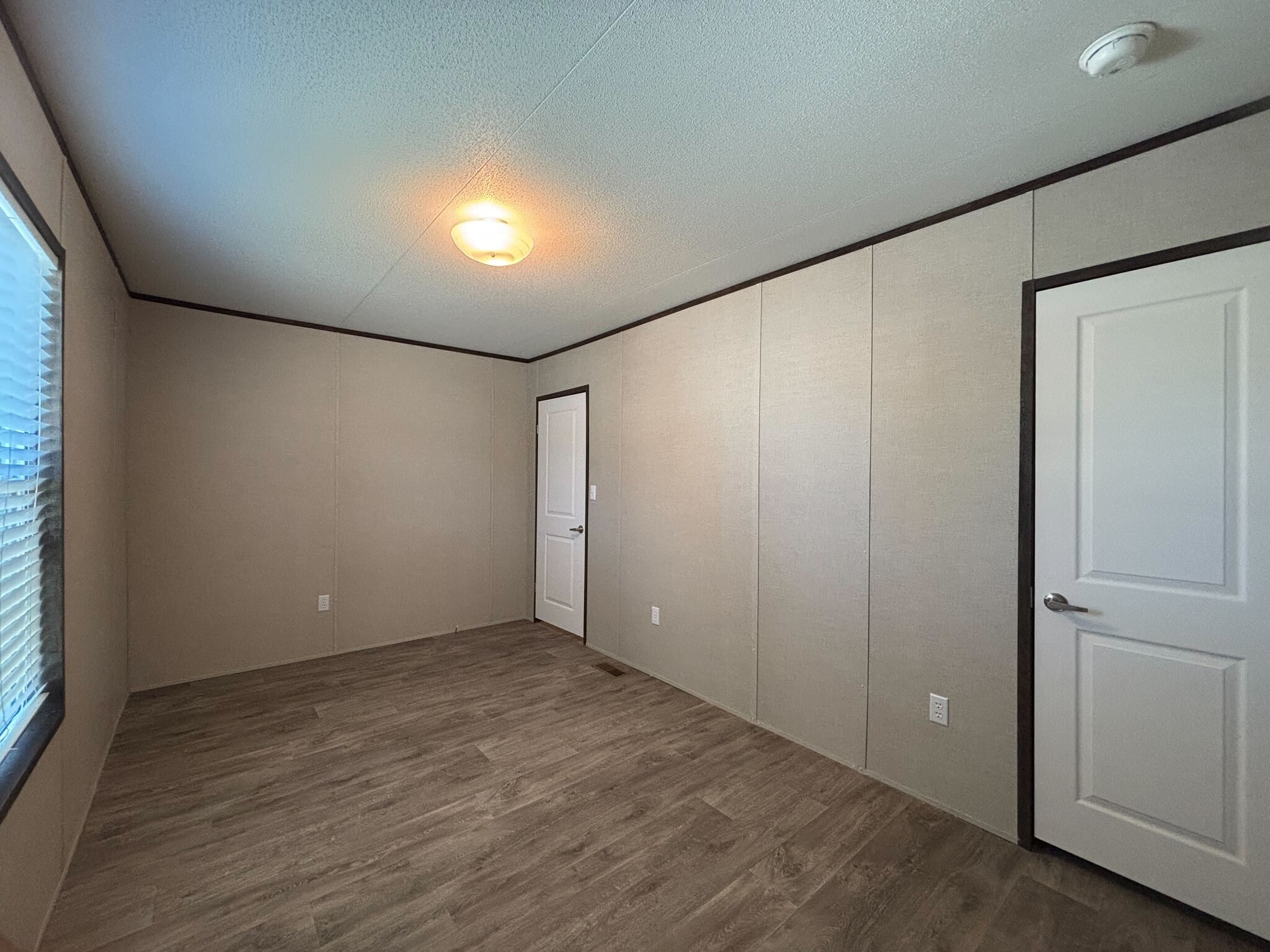 Building Photo - 204 Linda St