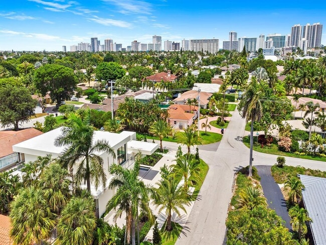 Building Photo - 2657 NE 34th St